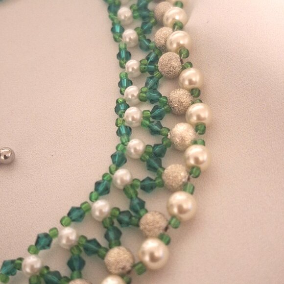 Artisan Beaded Green Glass Crystal White Pearl Metallic Silver Collar Necklace - Picture 4 of 4